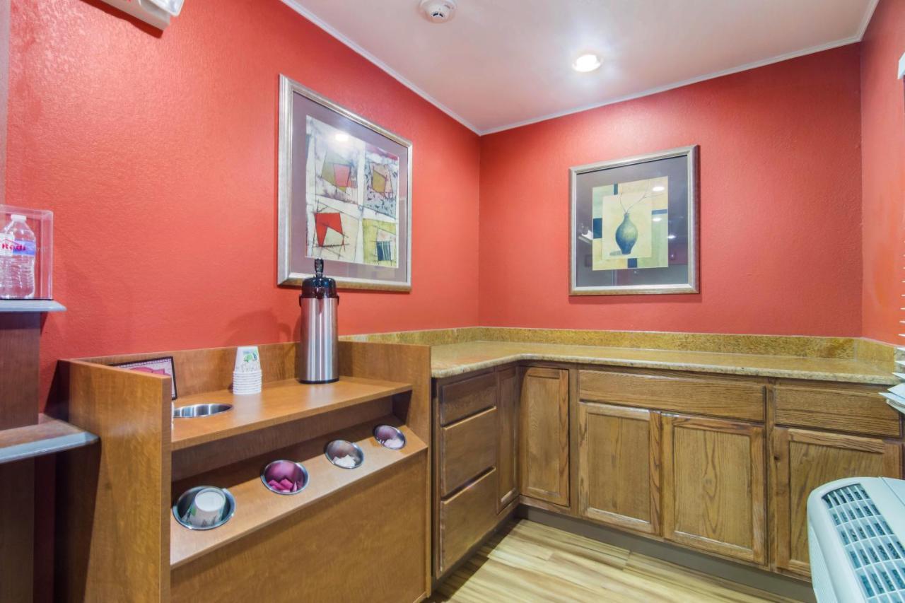 Hometowne Studios & Suites By Red Roof Bentonville Extérieur photo
