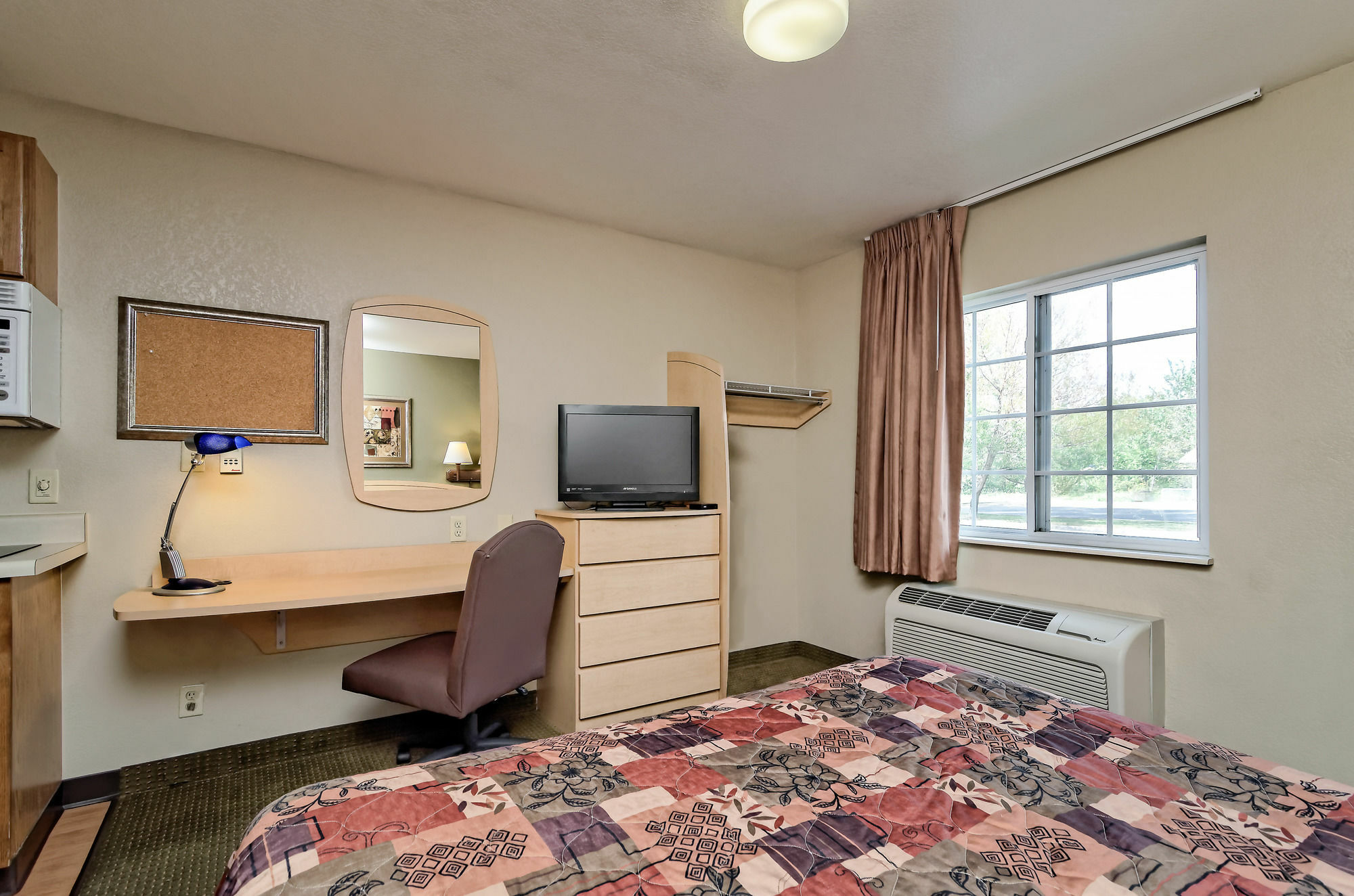 Hometowne Studios & Suites By Red Roof Bentonville Extérieur photo