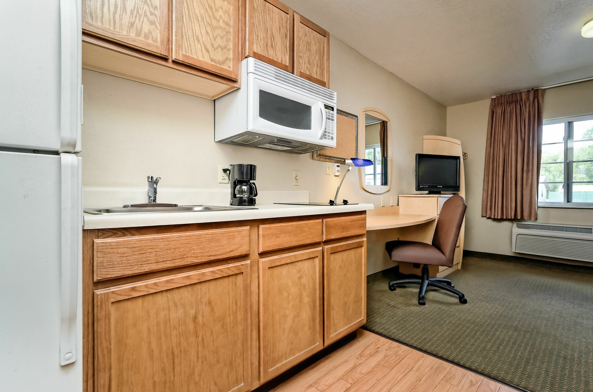 Hometowne Studios & Suites By Red Roof Bentonville Extérieur photo