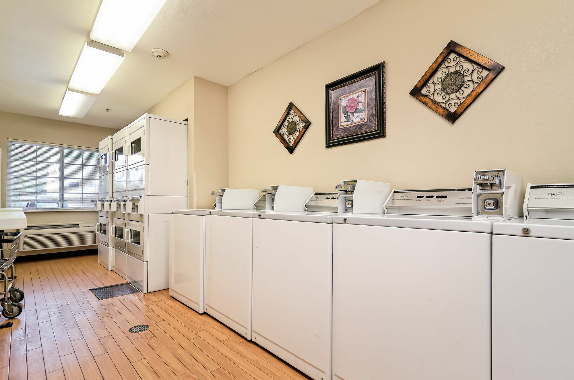 Hometowne Studios & Suites By Red Roof Bentonville Extérieur photo