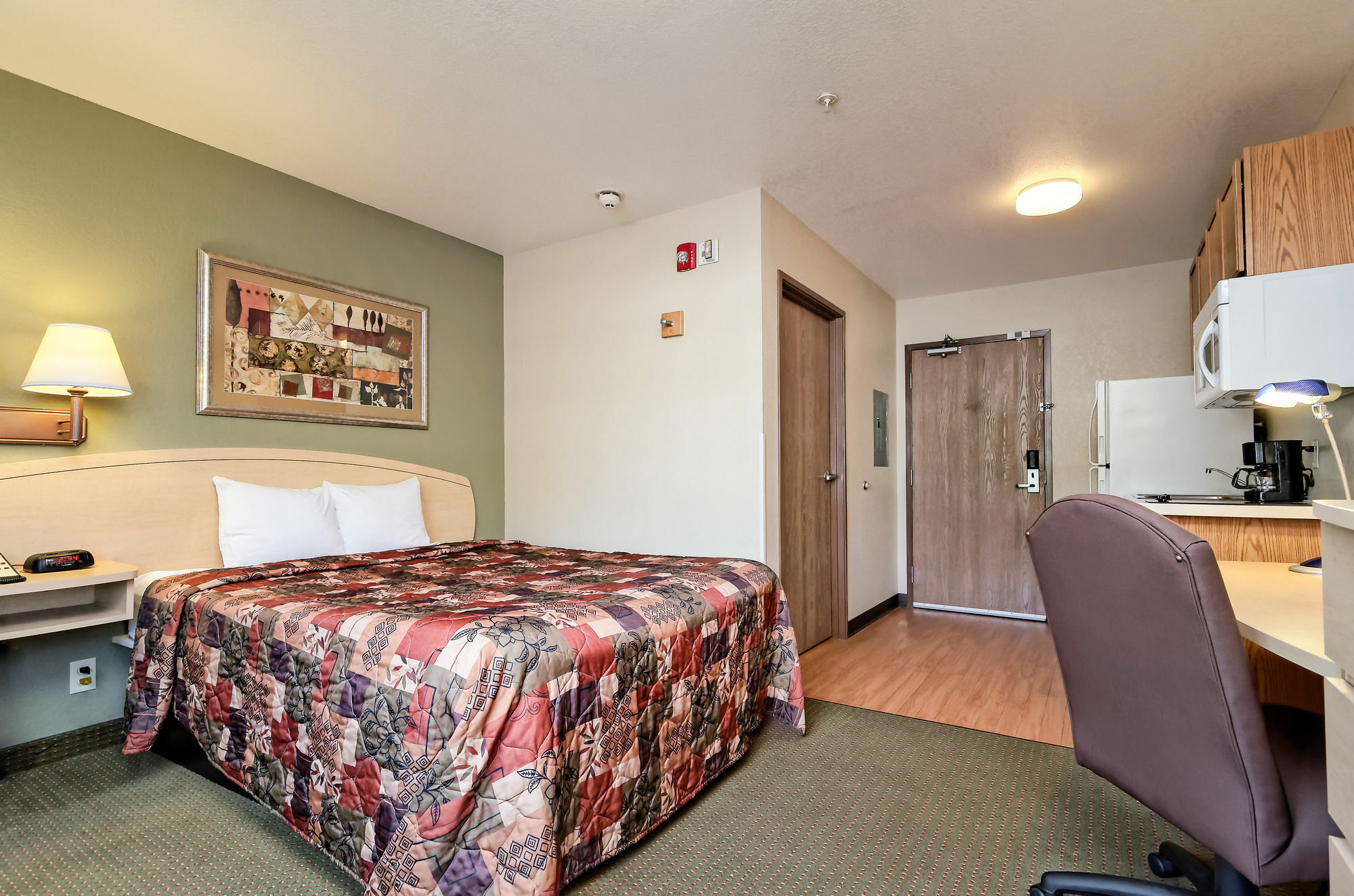 Hometowne Studios & Suites By Red Roof Bentonville Extérieur photo